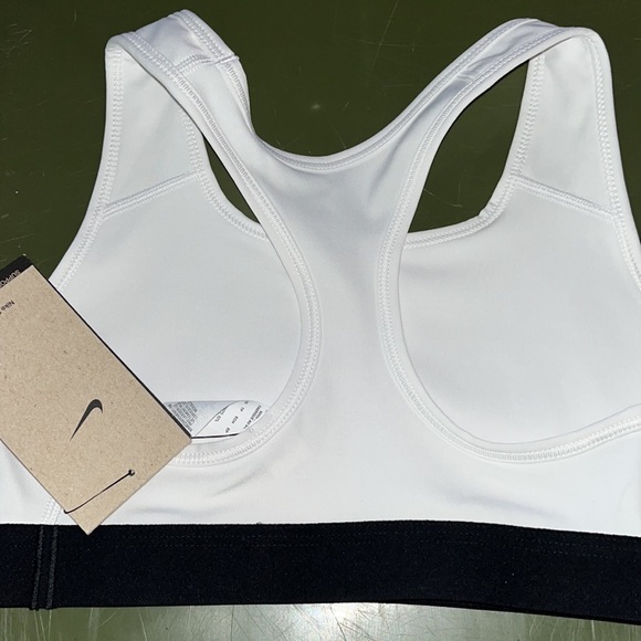 NWT WOMEN NIKE SPORTS BRA. - Picture 2 of 2